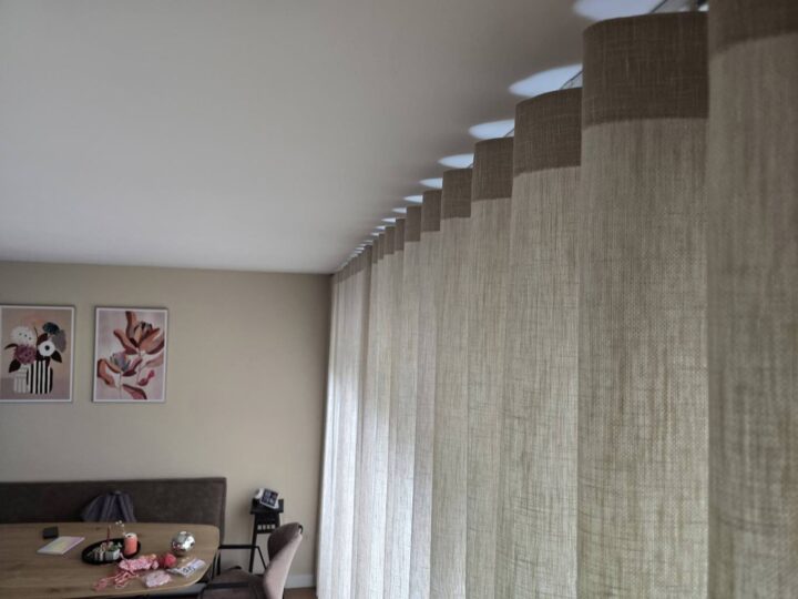 Raamdecoratie op maat voor meerdere woningen foto 4