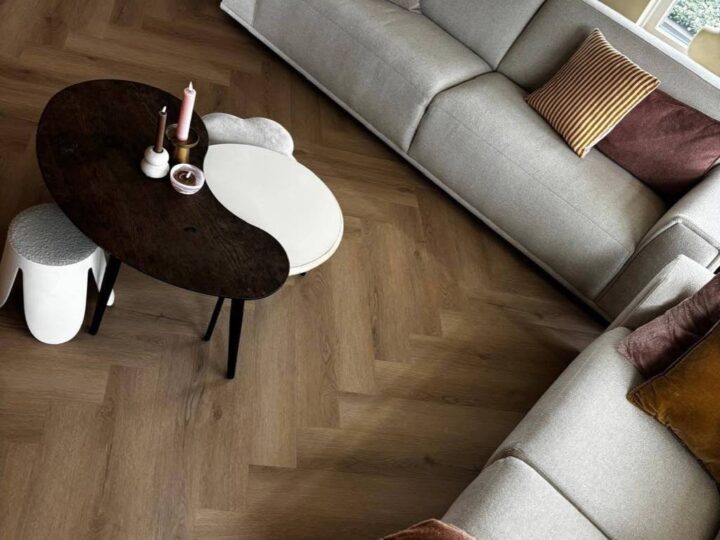Complete metamorfose met PVC visgraat en plisses foto 3