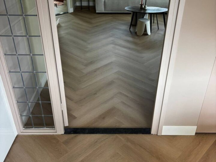 Complete metamorfose met PVC visgraat en plisses foto 8