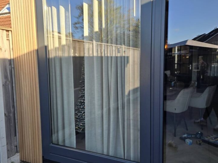 Wave-plooigordijnen en een hordeur op maat foto 5